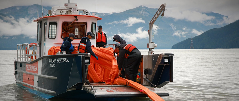 Bateau d'intervention en cas de déversement